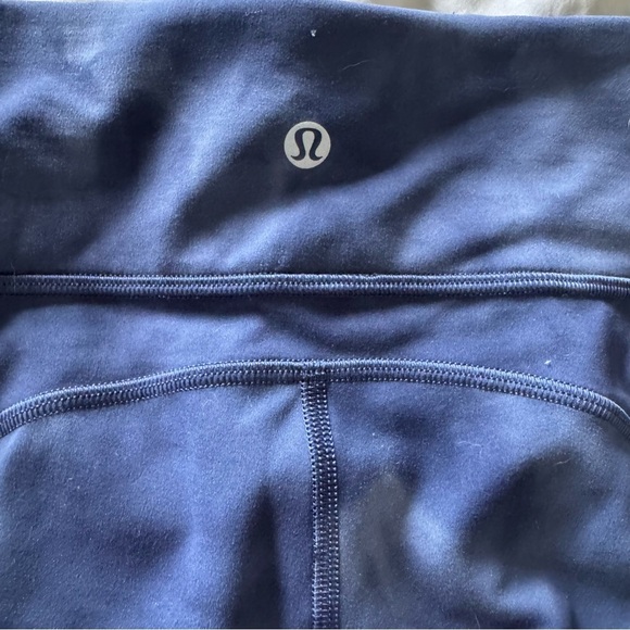 Lululemon Invigorate High-Rise Tight 25" Diamond Dye
Shade Naval Blue size 8 - Picture 9 of 10
